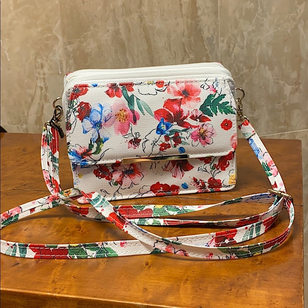 This purse is still brand new, never worn out:).